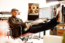 tom-holkenborg-junkie-xl-press-photo-29.jpg