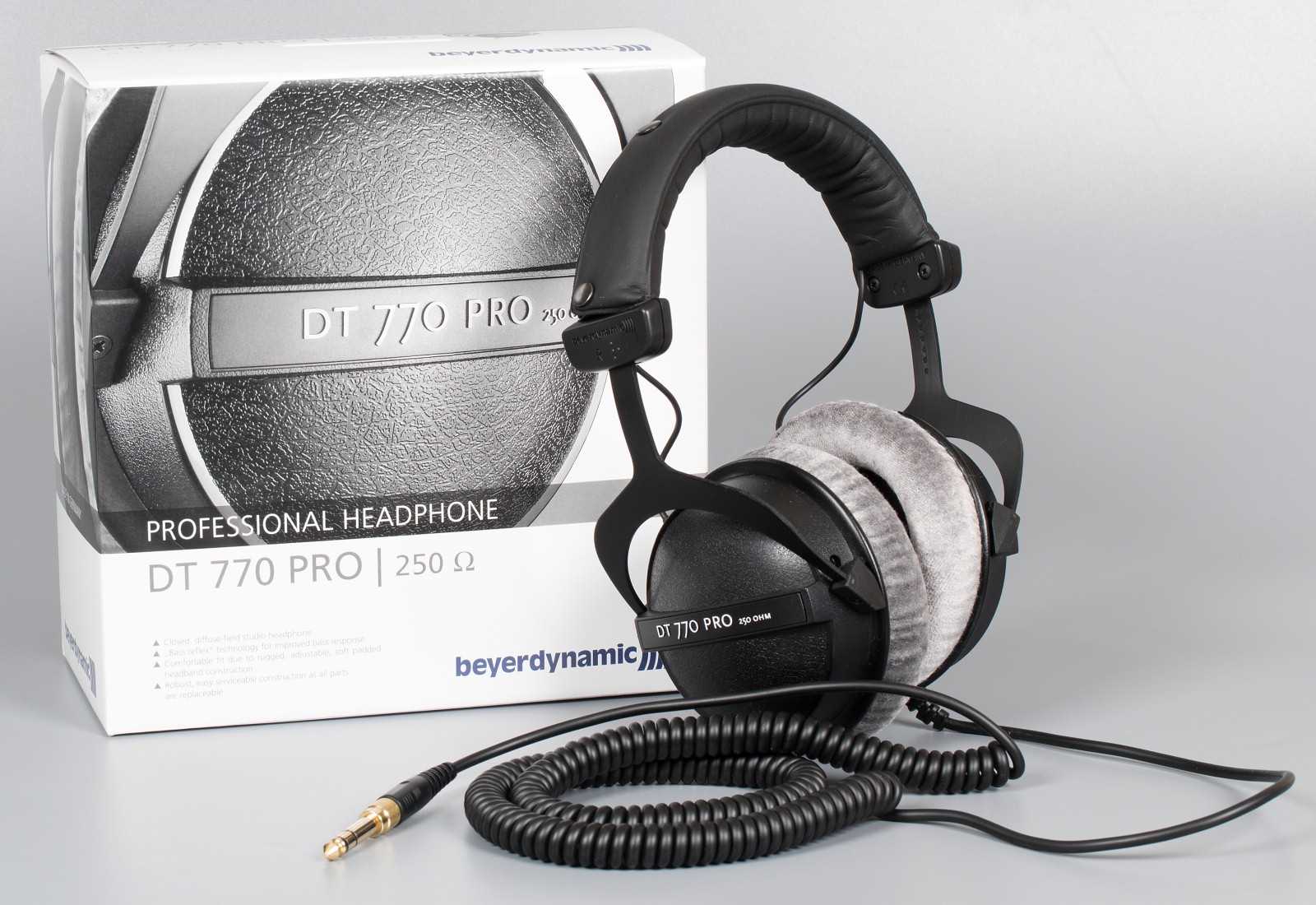 Beyerdynamic DT 770 Pro.jpg