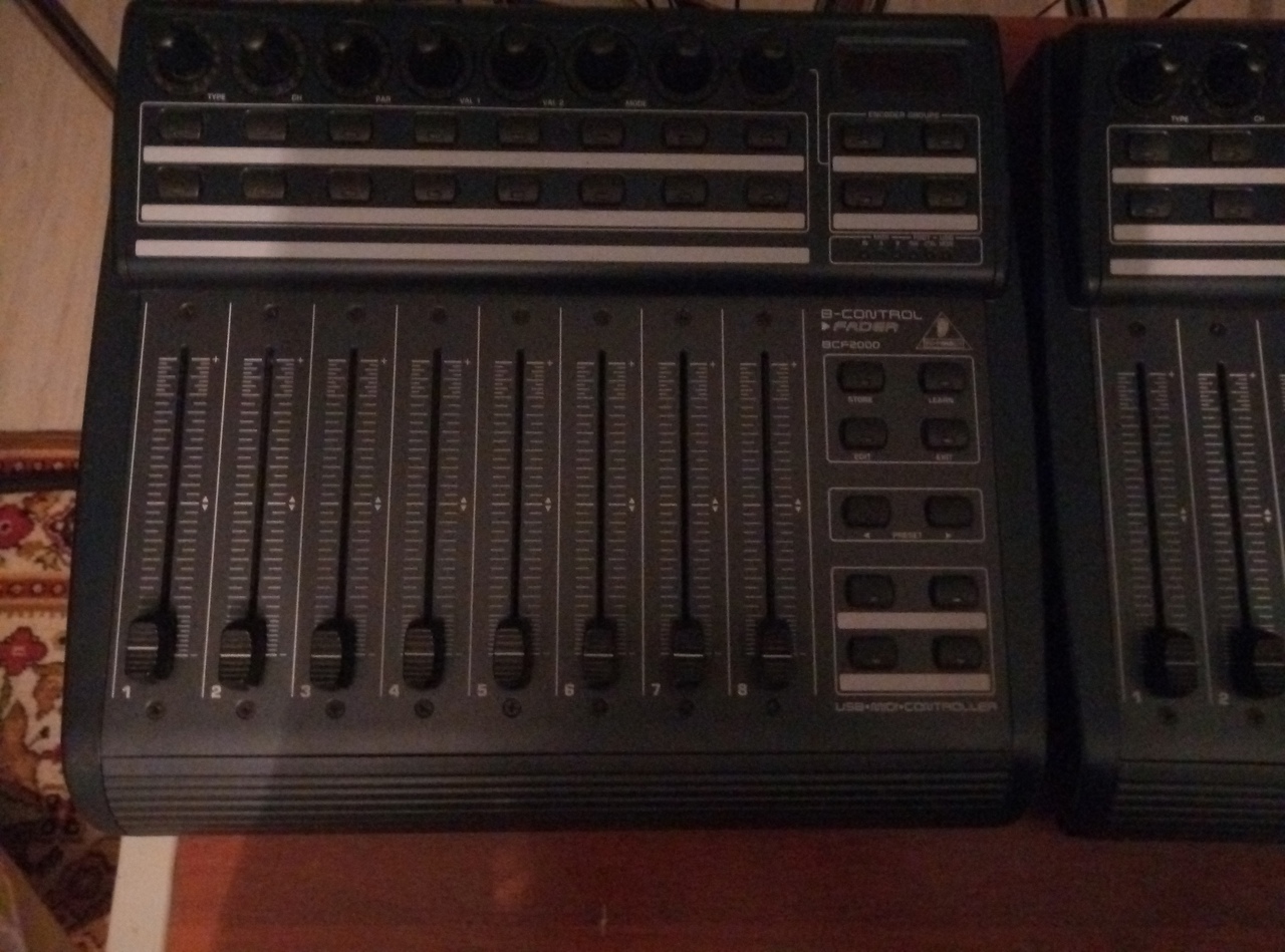 behringer 2000 2.jpg